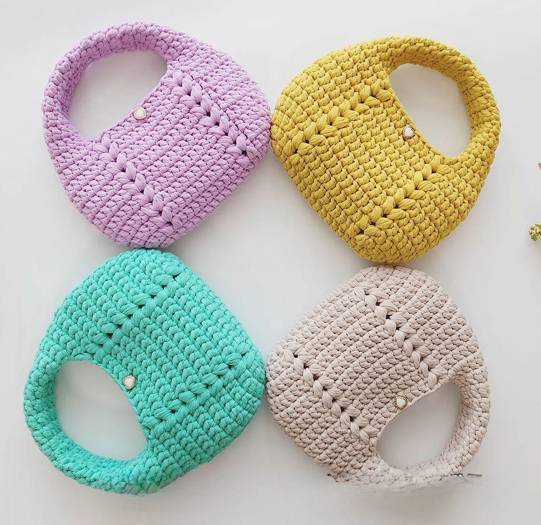 Bolsitas redondas de crochet en tonos pastel